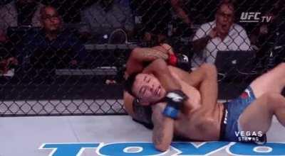 having flashbacks of one of the greatest arm bars i have ever seen