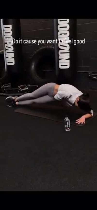 Happy Saturday!! yesterday’s story, core and glutes 🍑