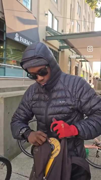 Lady catches thieves in the act of stealing her bike 