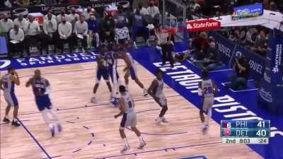 [Highlight] Andre Drummond shows off his passing skills with the sweet dime down low to Paul Reed