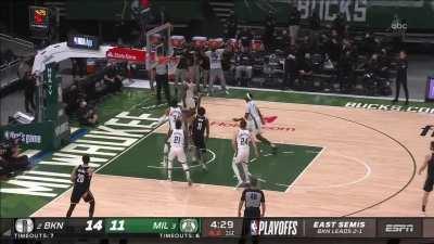 [Highlight] KD and Portis exchange shots to the side of the backboard