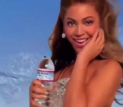 Niloosepoosay using her skill acting like her team isn’t dying from her exploding green anal beads: