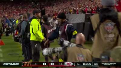 [Highlight] Marshon Lattimore picks off Mahomes