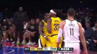 [Highlight] Haliburton up to 15 assists (0 turnovers) after this PnR with Turner