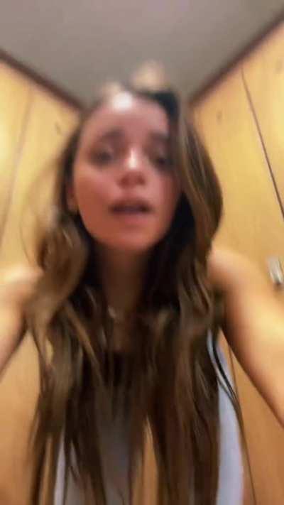 Kayla Manousselis (@kaylamanouss)