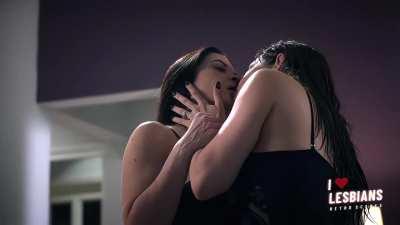 Retro Scenes: Dayana Garroz & Coraima Torres - 