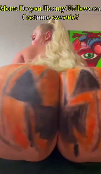 What do you think of your moms Halloween costume