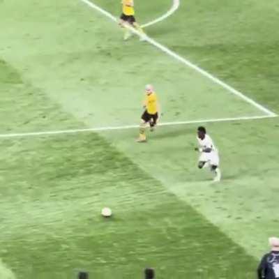 This angle of Vini’s dribble against Dortmund 😮‍💨🔥