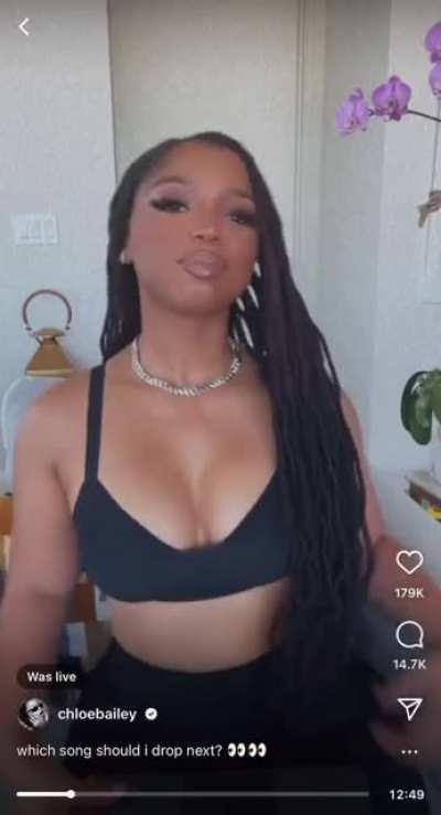 Chloe Bailey @chloebailey Tits bouncing parts only