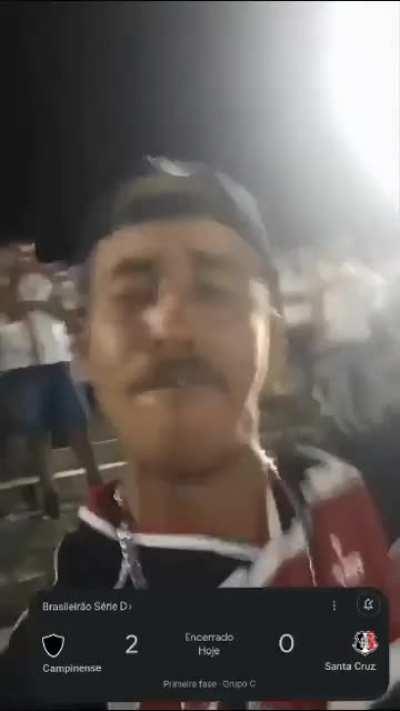 Torcedor do santa revoltado e pedindo pra apanhar