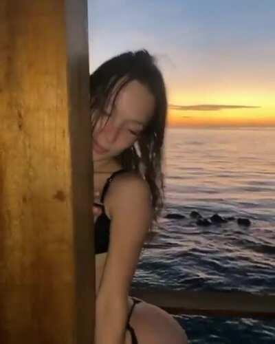 Ellie Leen (@itsnotellieleen)