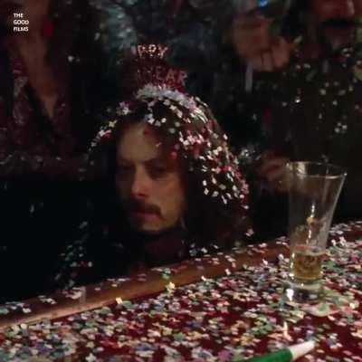 А кто-то круглый год лейтенант Дэн.