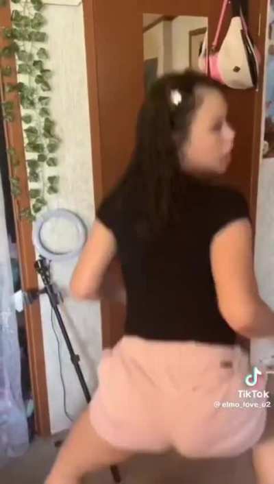 Yonna twerking her ass 😍😍😍