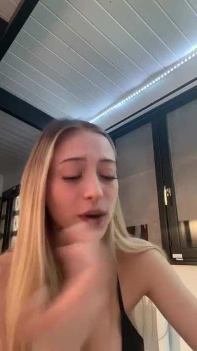 Keeping her body tight ♥️