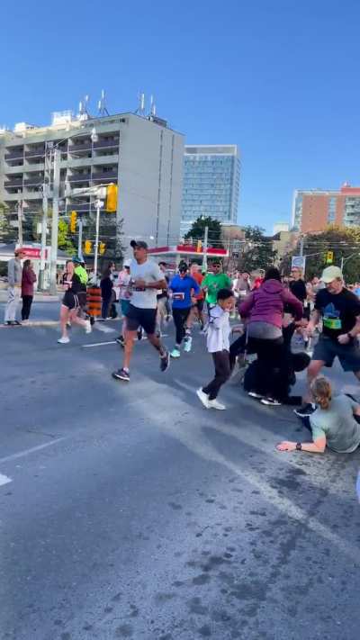 Attempting to cross the street during a marathon #torontowaterfronthalf