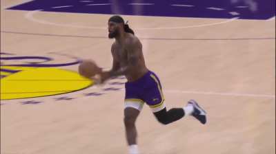 Lakers broadcast shows LeBron's on-court workout from a couple hours earlier today