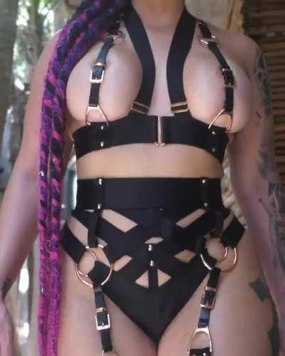 Heyyyyy! Going to be live tonight after 10:30PM - EDT! Join me! Link in comments 🖤