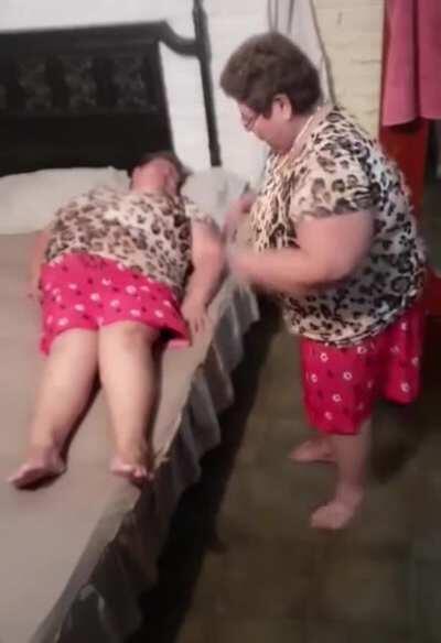 Aj antivaxxeri a antirúškari majú promo video