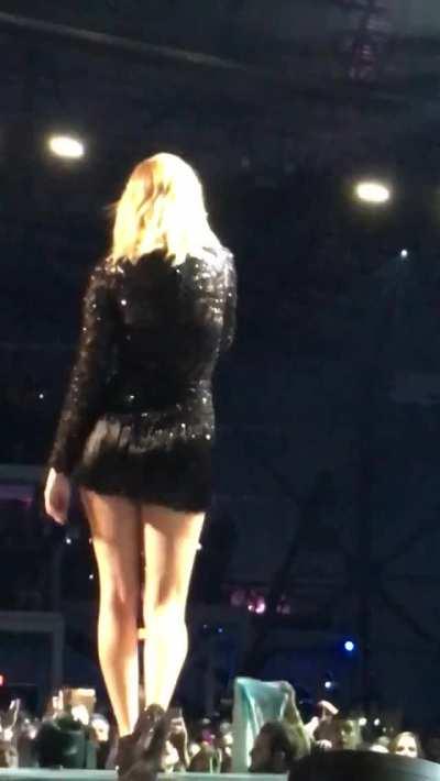 Taylor Swift Knows Exactly What She’s Doing…