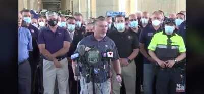 NYPD boss goes off on media & politicians mistreatment of NY police. Gets standing ovation