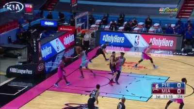 [Highlight] Curry throws it up and Simmons throws it down