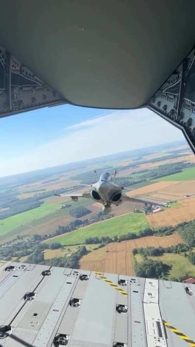 Another angle of the Rafale from IG : thom_astro (Thomas Pesquet) 🇨🇵