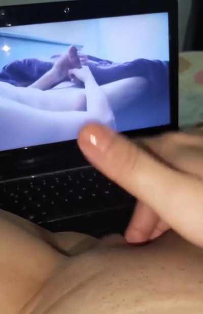 ...she rubbing clit until orgasm while watching jerking men