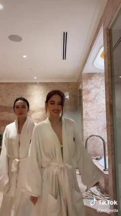 Francine Diaz and Jayda