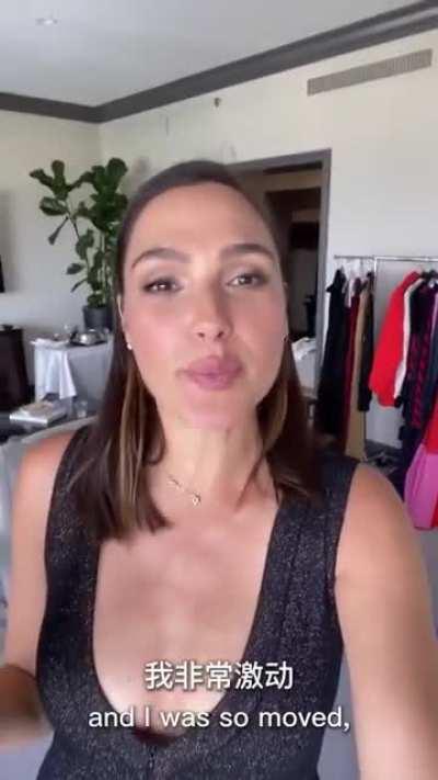 Who cares what she has to say when she is showing that cleavage