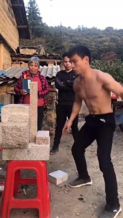 One Inch Punch demonstration from one of top 10 Chinese Martial Artists