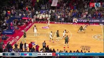 [Highlight] De'Anthony Melton picks Anthony Edwards' pocket and has what could be the game-winning lay up but Edwards appears to chasedown block him