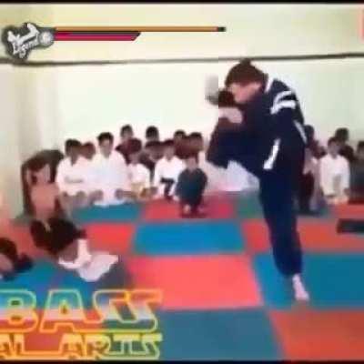 Kiryu tries to teach kids how to fight