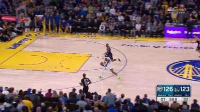 [Highlight] Shai blocks Curry's pullup and lays it up on the side on the fastbreak
