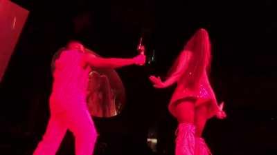 Take a good long look🍑😩