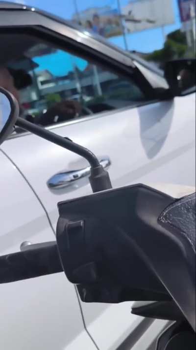 Belok kiri jalan terus