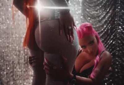 Nicki Minaj admiring Ice Spice  