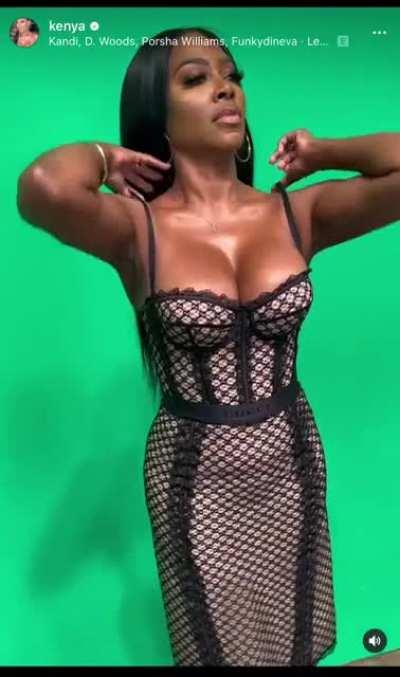 KENYA MOORE @KENYA 🍫