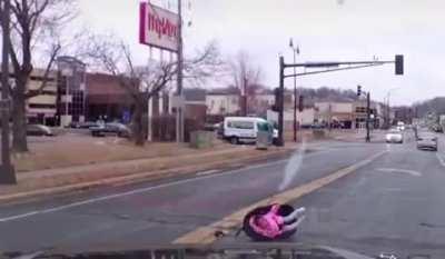 WCGW not properly strapping in a car seat