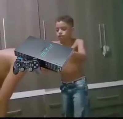 Ja teve play2 muquinha? raiz 🤡🤡🤡