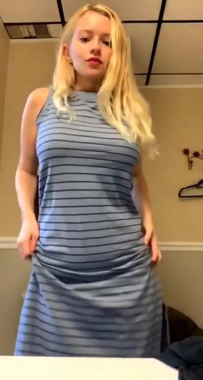 Any blonde lovers out there? Badly need to know who she is.