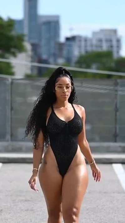 Does anyone has her name?