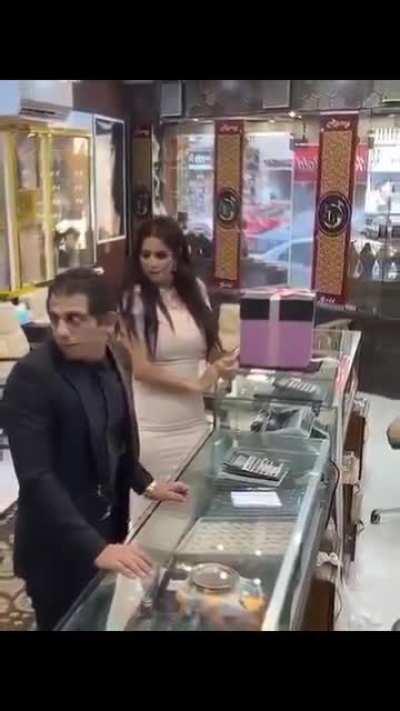 Jewelry shop rob gone wrong.