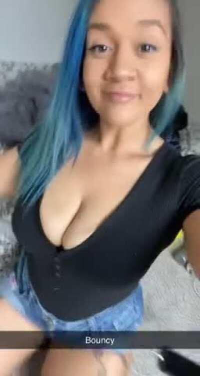 Natural 34DDD tiddys