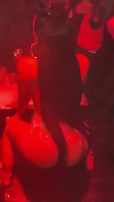 Smh big ol booty just swallowing that weave 😭