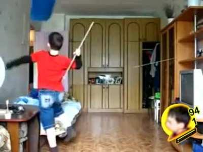 famous russian persona-user showing his melee skills😳