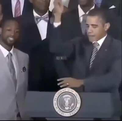 obama do be ballin tho 😳😳😳