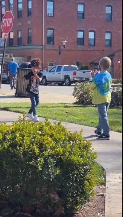 Just turned around and saw this happening behind me in Nashville, IN