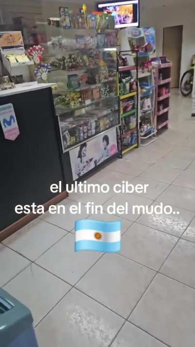 Grabó un ciber en Ushuaia y estaba lleno de clientes jugando 🖥️