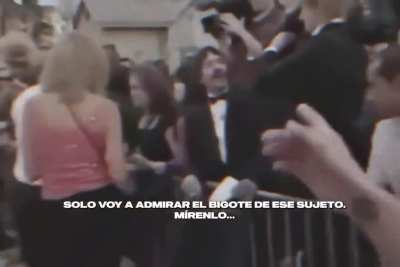 [Archivo] Beyonce entrevistaba a Johnny Knoxville y aparece Figuretti (Freddy Villareal), en los MTV Movie Awards de Los Angeles (Año 2000).