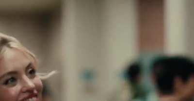 She is so gorgeous, she reminds me Heather Graham at the time of her debut with David Lynch and Paul Thomas Anderson. Same atomic blonde sensation, pure Americana, American Woman...like the song.